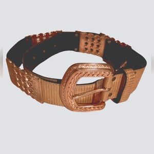 Cache belt color gold made of leather and metal. Vintage. Size Medium